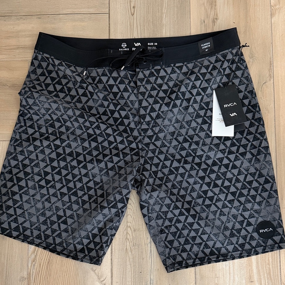 RVCA Men's Black Swim Shorts Trunks 20” Length Size 36 NWT